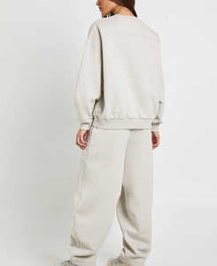 ชุดจ็อกเกอร์ผู้หญิงปักลายตามสั่ง เสื้อสเวตเชิ้ตคอกลมผ้าฝ้ายผสมโพลีเอสเตอร์สำหรับฤดูหนาว ไซส์ US ทรงหลวม ชุดวอร์มเข้าชุด - Product Image 4