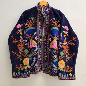 Veste en coton Suzani indienne faite à la main, veste courte brodée à la main, manteau unisexe, veste courte Suzani faite à la main - Product Image 2