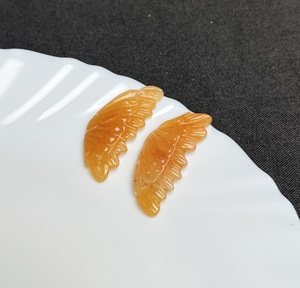 Pierre précieuse naturelle en aventurine orange sculptée en forme de feuille |   Pierres brutes sculptées à la main pour la fabrication de bijoux et la vente en gros - Product Image 3