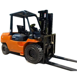 Montacargas Diésel Toyota FD50 de 5 Toneladas con Bomba de Caja de Cambios y Motor de Alto Rendimiento, Usado para Almacenes y Obras de Construcción - Product Image 1