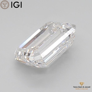 Diamante cultivado en laboratorio CVD con corte esmeralda de 4.51 quilates, color E, claridad VVS1, con certificado IGI, para una colección de joyas única. - Product Image 6