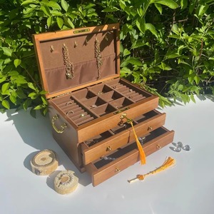 Caja de Joyería de Madera Ecológica Hecha a Mano con Tallado Floral, Acabado Pulido con Técnicas Tradicionales, para Montar en la Pared, para Guardar Objetos Artesanales - Product Image 1