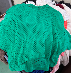 Vêtements d'occasion : Mode féminine (maille) Tricot - Product Image 2