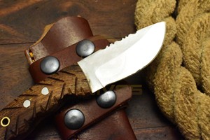Cuchillo de Caza y Camping de Hoja Fija Hecho a Mano con Acero al Carbono, Mango de Madera Natural, Espiga Completa, Funda de Cuero para Exteriores, 3 Años de Garantía - Product Image 4