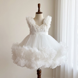 Robe de fête pour bébé en tulle blanc à volants, sans manches, style princesse, pour fillettes, par Tutupetti, fabriquée au Vietnam, OEM ODM - Product Image 1