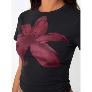 Tops cortos de primavera y verano 2025 a la moda para mujer, camisetas gráficas informales bonitas básicas, ropa de moda a la moda para uso en el gimnasio - Product Image 5