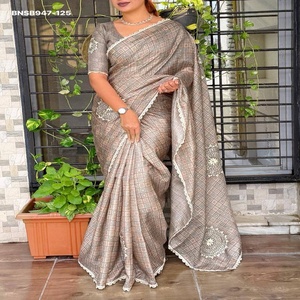 Ensemble Saree et Blouse Traditionnel Indien en Coton Tussah avec Imprimé Numérique et Broderie Main Katha-Work – Collection Saree Love - Product Image 1