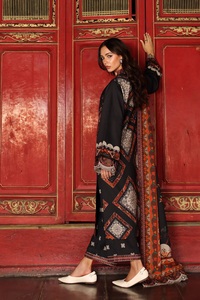 Vêtements d'hiver Shalwar Kameez pour femmes en lin brodé et imprimé de très haute qualité à prix avantageux - Product Image 6