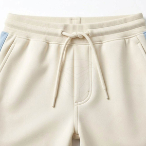 Chándal elegante para hombre con tela suave y corte relajado, perfecto para el gimnasio, correr y uso diario informal y cómodo. - Product Image 5