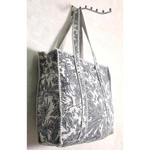 Bolso Tote Acolchado Floral de Algodón Indio Hecho a Mano, Bolso de Hombro para Mujer, Bolso de Compras Estilo Boho - Product Image 2