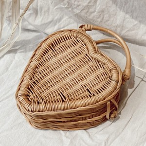 Bolso de corazón de ratán hecho a mano de excelente calidad para niños, cesta de almacenamiento ecológica para niños - Product Image 1
