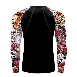เสื้อรัดรูปสำหรับผู้ชายคุณภาพสูง ทรงสลิมฟิต สำหรับเพาะกาย ผลิตจากผ้าสแปนเด็กซ์และโพลีเอสเตอร์ พิมพ์ลายแบบซับลิเมชั่น แขนครึ่งตัว เหมาะสำหรับบราซิลเลียนยิวยิตสู สามารถสั่งทำได้ - Product Image 2