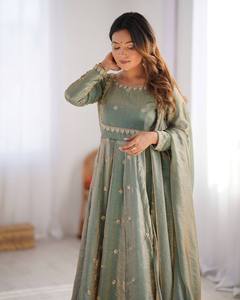 Ensemble de costume Anarkali en soie avec dupatta et pantalon, broderie florale, tenue indienne pakistanaise pour mariage et fête, anti-humidité et protection solaire - Product Image 2