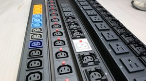 DoyonTek 32A Aleación de aluminio Montaje en rack PDU Unidad de distribución de energía de 14 vías IEC C13/C19 para centros de datos - Product Image 5
