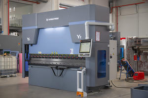 מערכת בקרה DELEM DA66S בעיצוב חדש לשנת <span class=keywords><strong>2026</strong></span>, מכונת כיפוף פחים הידראולית CNC 135T3200mm לכיפוף פחים, 7+<span class=keywords><strong>1</strong></span> ציר דלתא אופציונלי - Product Image 4