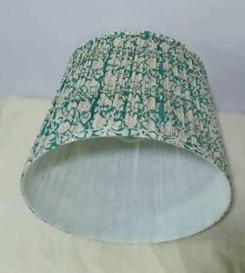 Abat-jour en tissu Ikat Anna, style nouveau, à bord festonné, avec douilles E27 pour lampe de bureau, couleur bleu-vert. - Product Image 2