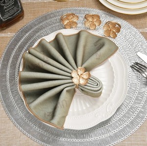 Ensemble d'anneaux de serviette en laiton à motif floral, classiques, durables, écologiques, accessoires de table de luxe - Product Image 4