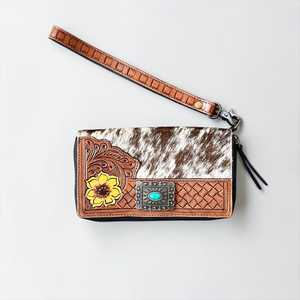 Portefeuille en cuir de vachette le plus tendance avec motif floral gravé, pour usage quotidien toutes saisons, pochettes de poignet en cuir fourrure style western - Product Image 1