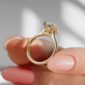 Anillo de compromiso con diamante cultivado en laboratorio de corte ovalado de 3 quilates con halo oculto para mujer, anillo de oro macizo de 14 quilates, regalo de aniversario, anillo de promesa. - Product Image 2