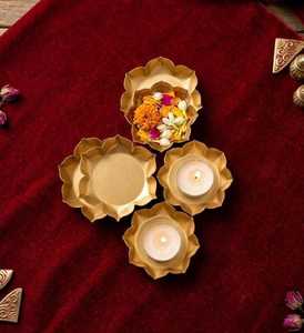 Lampe à huile décorative artisanale indienne en laiton pour Puja, bougie Diya dorée, design gravé, diamètre - 2,5 pouces - Product Image 1