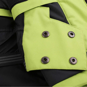 Chaqueta Impermeable Gruesa con Capucha, Color Verde Lima, Unisex, con Bolsillo Frontal con Cierre, Corte Regular, para Invierno y Actividades al Aire Libre - Product Image 3