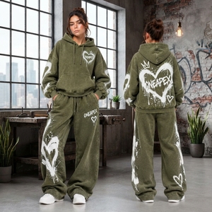 Conjunto Deportivo de Dos Piezas para Mujer, Sudadera con Capucha y Estampado de Corazón en Verde Oliva, Pantalones Jogger de Pierna Ancha, Estilo Casual Urbano - Product Image 4
