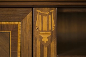 Mueble para TV Delson hecho de madera de teca maciza de alta calidad con dos puertas laterales abatibles y un cajón central para uso en interiores. - Product Image 5