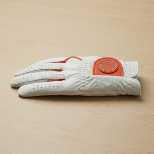 ถุงมือกอล์ฟหนัง Cabretta แบบสั่งทำแบรนด์ส่วนตัว สำหรับมือซ้าย ระบายอากาศได้ดีที่แผงนิ้วมือ สวมใส่สบาย ปรับขนาดข้อมือได้ ผู้ผลิต OEM - Product Image 4