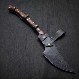 Hache Tomahawk forgée à la main avec manche en bois et fourreau en cuir, hache de survie en acier à haute teneur en carbone de qualité supérieure - Product Image 6
