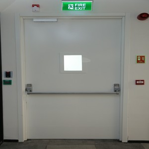 Porte coupe-feu en acier la plus demandée pour les immeubles de bureaux et les centres commerciaux, disponible à un prix abordable - Product Image 1