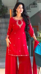 Ensemble Salwar Kameez Traditionnel Brodé en Coton Rouge pour Femme, Col Rond, Manches Trois Quarts, Longueur Entière, Coupe Classique, Élégant - Product Image 2