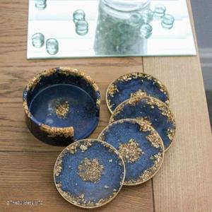 Ensemble élégant de sous-verres à thé et à café en résine époxy faits à la main avec support |   Décoration de table design carrée et ronde - Product Image 2