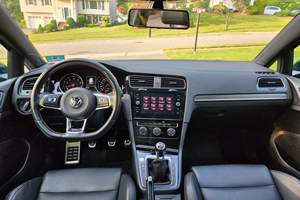 Volkswagen GTI <span class=keywords><strong>SE</strong></span> <span class=keywords><strong>2018</strong></span> d'occasion en bon état, sans réserve, 1 propriétaire, boîte manuelle 6 vitesses, vert métallisé Great Falls, peu modifiée - Product Image 2