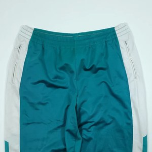 Ensemble de survêtement deux pièces personnalisé pour femme : sweat à capuche court zippé effet usé et pantalon de jogging ajusté - Product Image 5