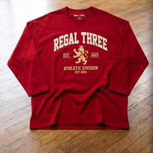 เสื้อยืดแขนยาวผู้ชาย Regal Three สีแดง ทรงโอเวอร์ไซส์ พิมพ์ลายสกรีน เสื้อยืดกีฬา คอกลมด้านหน้า ผ้าฝ้าย 100% - Product Image 1
