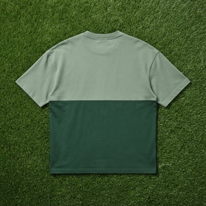 Camiseta de Hombre Verde Salvia y Verde Oscuro con Bloques de Color, Cuello Redondo, Manga Corta, Corte Holgado, Estilo Casual Urbano - Product Image 5
