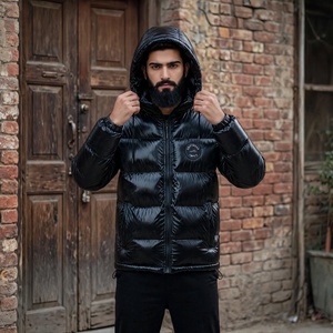 Blouson matelassé noir à capuche pour homme, en polyester/coton, coupe-vent, imperméable, rembourré, décontracté, pour l'hiver, avec logo brodé - Product Image 4