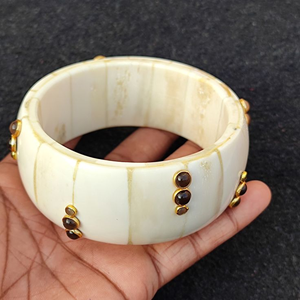 Bracelets ronds en mosaïque d'os faits à la main, écologiques et luxueux pour femmes, base en laiton, design personnalisé, finition antique PERFECT ENTERPRISES - Product Image 3
