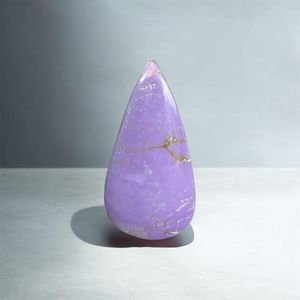 หินปาล์มฟอสโฟไซเดอไรต์ธรรมชาติจากสหรัฐอเมริกา สีม่วง เลพิโดไลต์ คริสตัลรูปทรงอิสระ สำหรับตกแต่งและทำสมาธิ ขายส่ง - Product Image 5