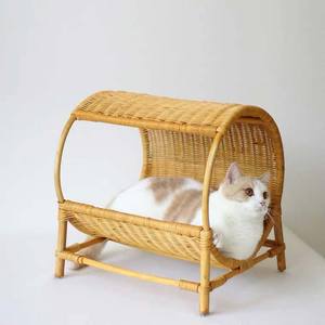 Cama para Mascotas de Mimbre Natural con Toldo, Sofá Ovalado para Perros con Techo Protector Solar, Cama Transpirable para Gatos, Muebles para el Hogar - Product Image 1
