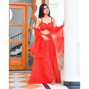 Ensemble de lehenga sans manches rouge aux couleurs des baies - Product Image 1
