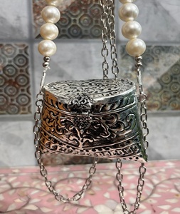 Sac à main Potli en laiton plaqué or F S INTERNATIONAL avec motif floral, technique de soudure artisanale traditionnelle, impression numérique - Product Image 2
