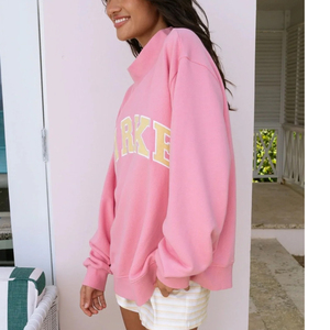 Sudadera de mujer color burdeos con hombros caídos, diseño de letras arqueadas en la parte delantera, cuello redondo, tejido de rizo, tipo jersey, cuello simulado - Product Image 5