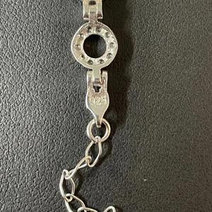 Hermosa pulsera de tenis redonda de plata de ley con diamantes de moissanita simulados para mujer - Product Image 4