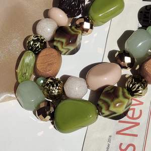 Collier de mariage classique en perles de résine faites à la main, bijoux géométriques colorés, pendentif élégant pour femme, chaîne en corde, cadeau - Product Image 1