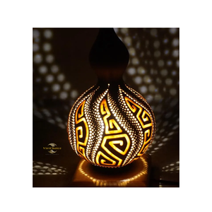Lámparas de calabaza ecológicas hechas a mano con calabaza natural seca, accesorio de iluminación único para decoración del hogar y espacios habitables. - Product Image 3