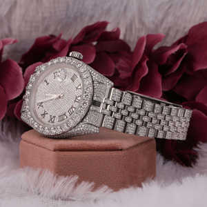 Montre en diamant de qualité supérieure avec boîtier en acier inoxydable, montre-bracelet à quartz pour hommes et femmes, idéale pour les occasions spéciales, disponible en gros - Product Image 2
