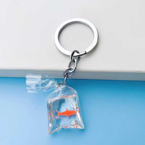 Porte-clés en résine en forme de poisson rouge, breloques pour sacs à eau, pendentifs en résine en forme de poisson - Product Image 2