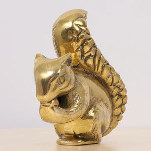Prensapapeles de Escultura Animal de Latón Hecho a Mano, Accesorio de Escritorio Duradero para el Espacio de Trabajo - Product Image 1