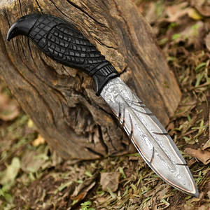 Nuevo cuchillo de caza Viking Odin Raven de cobre damasco hecho a mano con pluma, hoja fija de 11 pulgadas, ambidiestro, con mango de madera de fresno. - Product Image 1